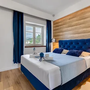 Appartamento Teona Luxury With Terrace, Sali